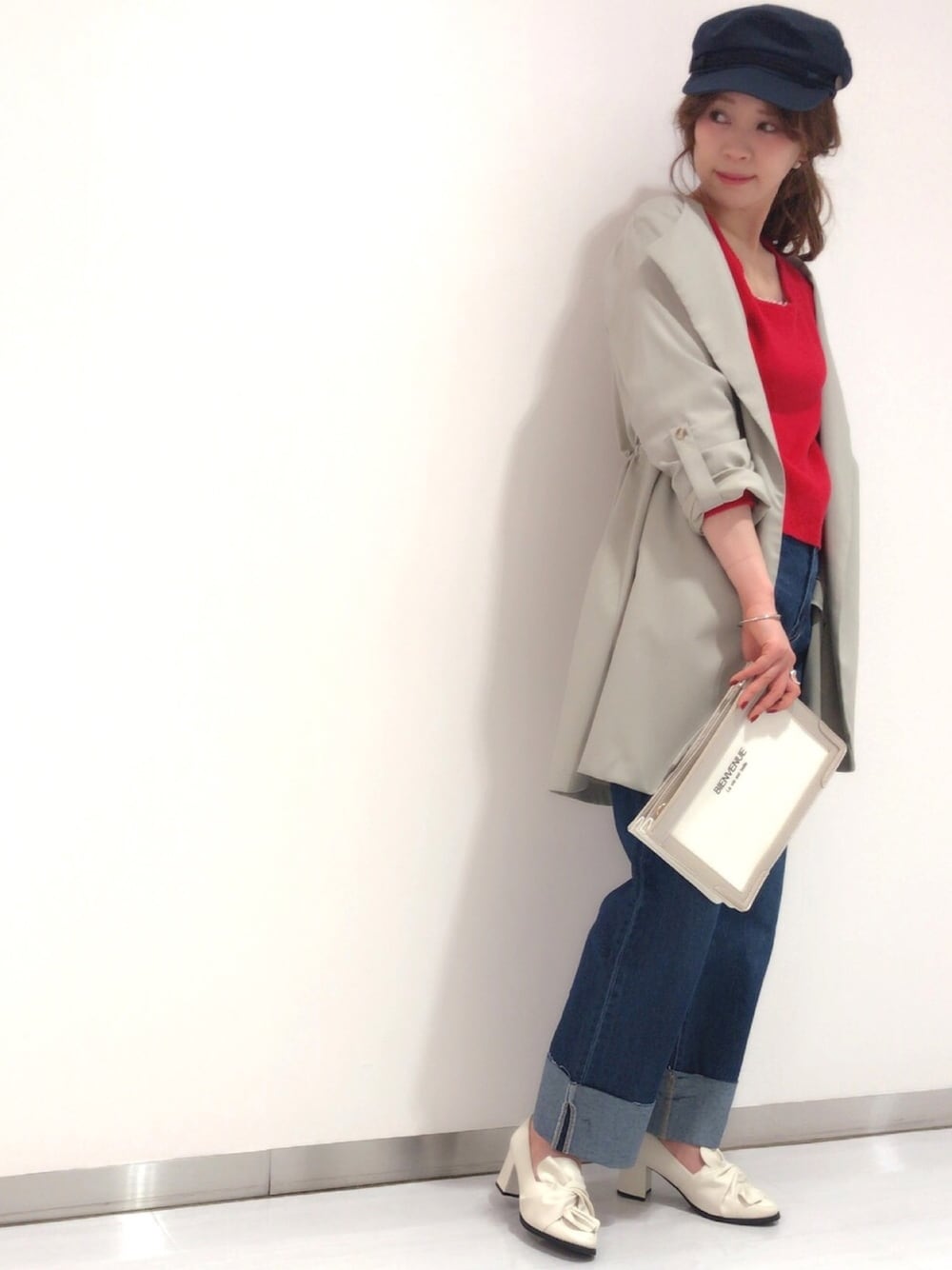 「オトナカジュアル、春コーデ、カジュアル、大人カジュアル、ワイドパンツ、デニム、outfit、denim、マリンキャップ、クラッチバッグ」｜「archivesの【WEB限定先行予約】マリンキャスケット（キャスケット、ブルー系）」を使った、archivesさん（レディース・162cm）の冬コーディネートの1枚目の写真