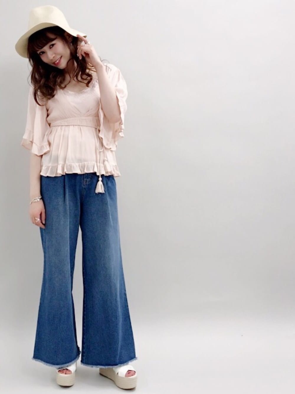 「カジュアルコーデ、夏、ootd、ワイドパンツ、ベージュ、ピンク、ヴィンテージ、アンサンブル、ブラウス、ガーリーカジュアル」｜「🗝Instagram🗝のアイテム（その他、その他）」を使った、archivesさん（レディース・162cm）の春コーディネートの1枚目の写真