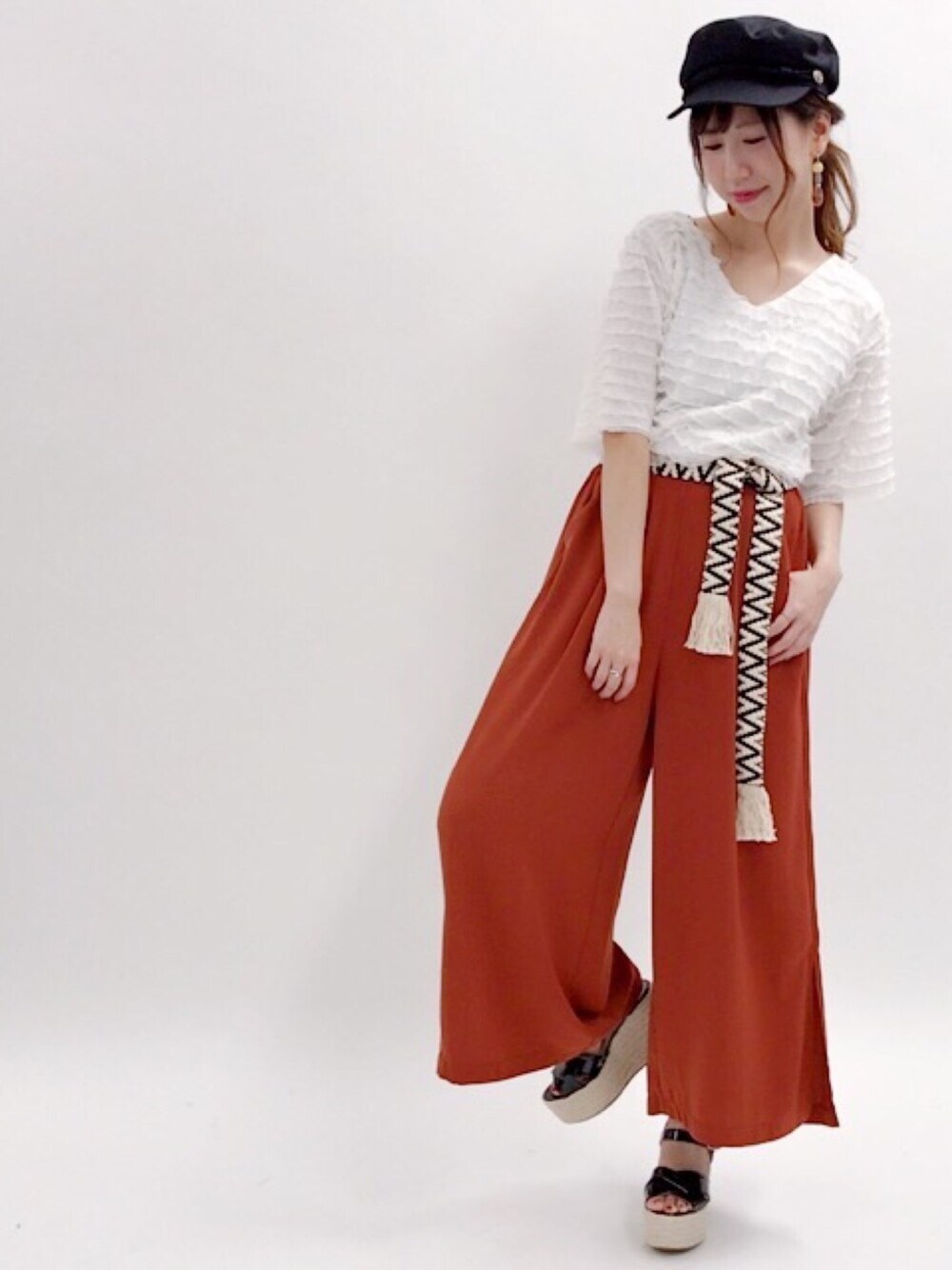 「シンプルコーデ、夏、Tシャツ、summer、サンダル、streetstyle、ワイドパンツ、カジュアル、ナローベルト、フリルトップス」｜「archivesのマリンキャスケット（キャスケット、ブルー系）」を使った、archivesさん（レディース・161cm）の夏コーディネートの1枚目の写真