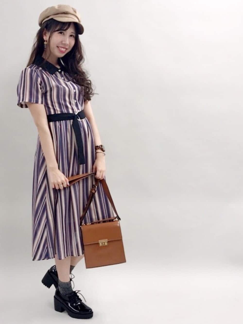 「archivesマルチストライプワンピ、シンプルコーデ、夏、オトナガーリー、大人コーデ、休日スタイル、ワンピース、ショルダーバッグ、黒、outfit」｜「archivesのマルチストライプシャツワンピ（シャツワンピース、ホワイト系）」を使った、archivesさん（レディース・161cm）の夏コーディネートの1枚目の写真