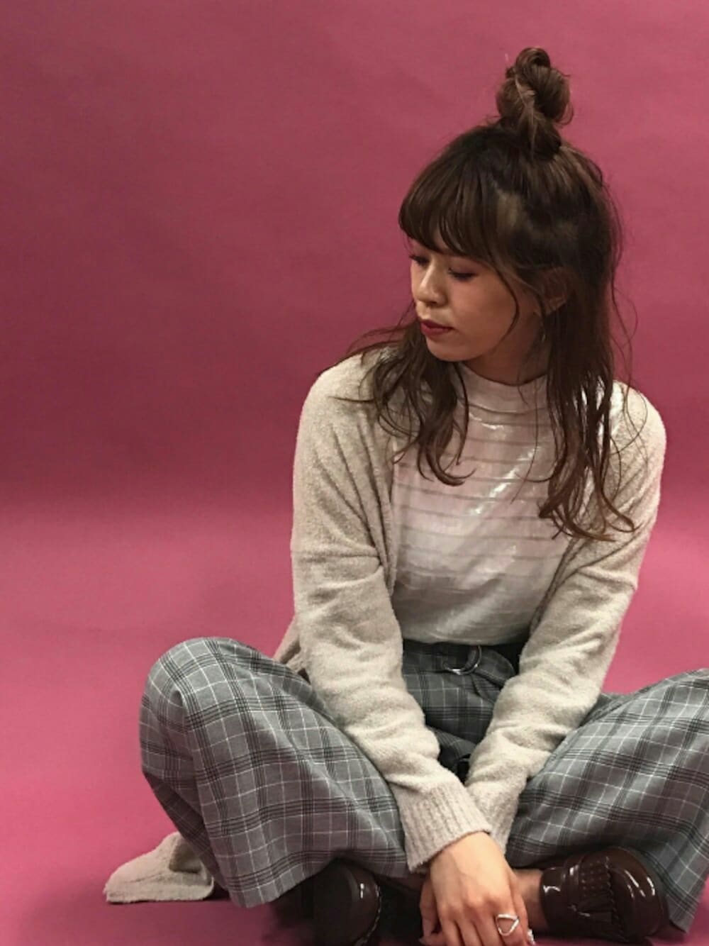 「カジュアル、秋コーデ、ゆるコーデ、outfit、おしゃれさんと繋がりたい、ニット、ootd、トラッド、ベロア、グレンチェック」｜「archivesのグレンチェックベルト付ワイドパンツ（その他パンツ、グレー系）」を使った、archivesさん（レディース・162cm）の夏コーディネートの1枚目の写真