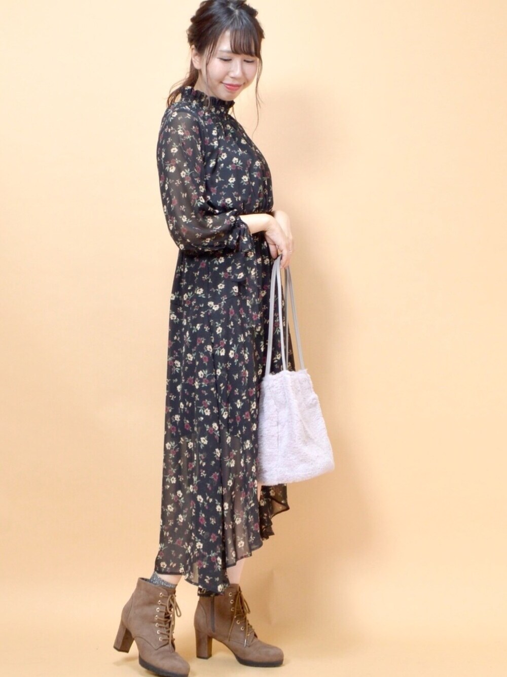 「ワンピース、花柄、レトロ、秋色、休日コーデ、ネイビー、大人カジュアル、ブーツ、archives」｜「🎞instagram🎞のアイテム（その他、その他）」を使った、archivesさん（レディース・161cm）の秋コーディネートの1枚目の写真