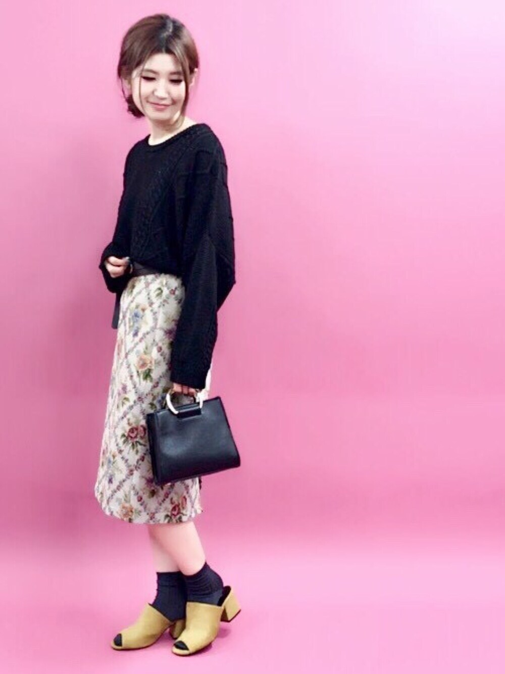 「シンプルコーデ、秋コーデ、カジュアル、ootd、ゆるコーデ、低身長、マスタード、ニット、モノトーン、outfit」｜「archivesのケーブル編みドルマンニットプルオーバー（ニット/セーター、ブラック系）」を使った、archivesさん（レディース・154cm）の秋コーディネートの1枚目の写真