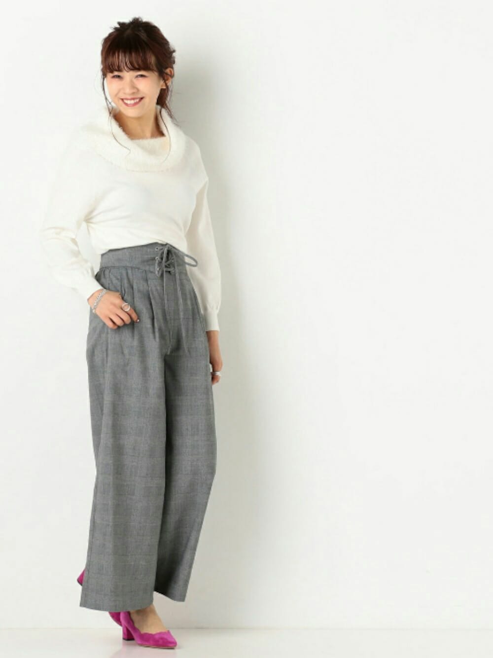 「秋、秋コーデ、シンプル、パンツスタイル、ootd、秋服、ホワイト、ニット、archivesふわもこ、グレンチェック」｜「archivesのエリファーオフタートルプルオーバー（ニット/セーター、ホワイト系）」を使った、archivesさん（レディース・162cm）の秋コーディネートの1枚目の写真