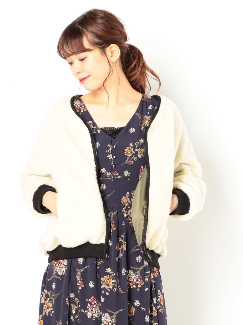 「ootd、オトナ女子、冬、秋コーデ、ラクチンコーデ、ハイウエスト、ボア、リバーシブル、ワンピース、おでかけ」｜「archivesのリブ使いリバーシブルボアブルゾン（ブルゾン、グリーン系）」を使った、archivesさん（レディース・162cm）の秋コーディネートの1枚目の写真