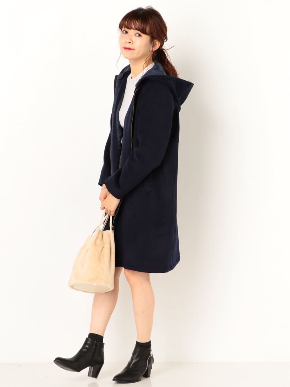 「秋のコーデ、カジュアルコーデ、休日コーデ、ootd、大人カジュアル、おでかけ、キレイめ、ファー小物、冬、コート」｜「archivesのメルトンフード取り外しコート（その他アウター、ブルー系）」を使った、archivesさん（レディース・162cm）の秋コーディネートの1枚目の写真