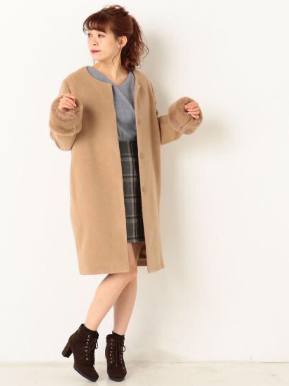 「シンプル、カジュアルコーデ、outfit、スカート、オトナカジュアル、ファーコート、チェック、コート、冬、ootd」｜「archivesのフェイクウール袖ファーコート（その他アウター、イエロー系）」を使った、archivesさん（レディース・162cm）の秋コーディネートの1枚目の写真