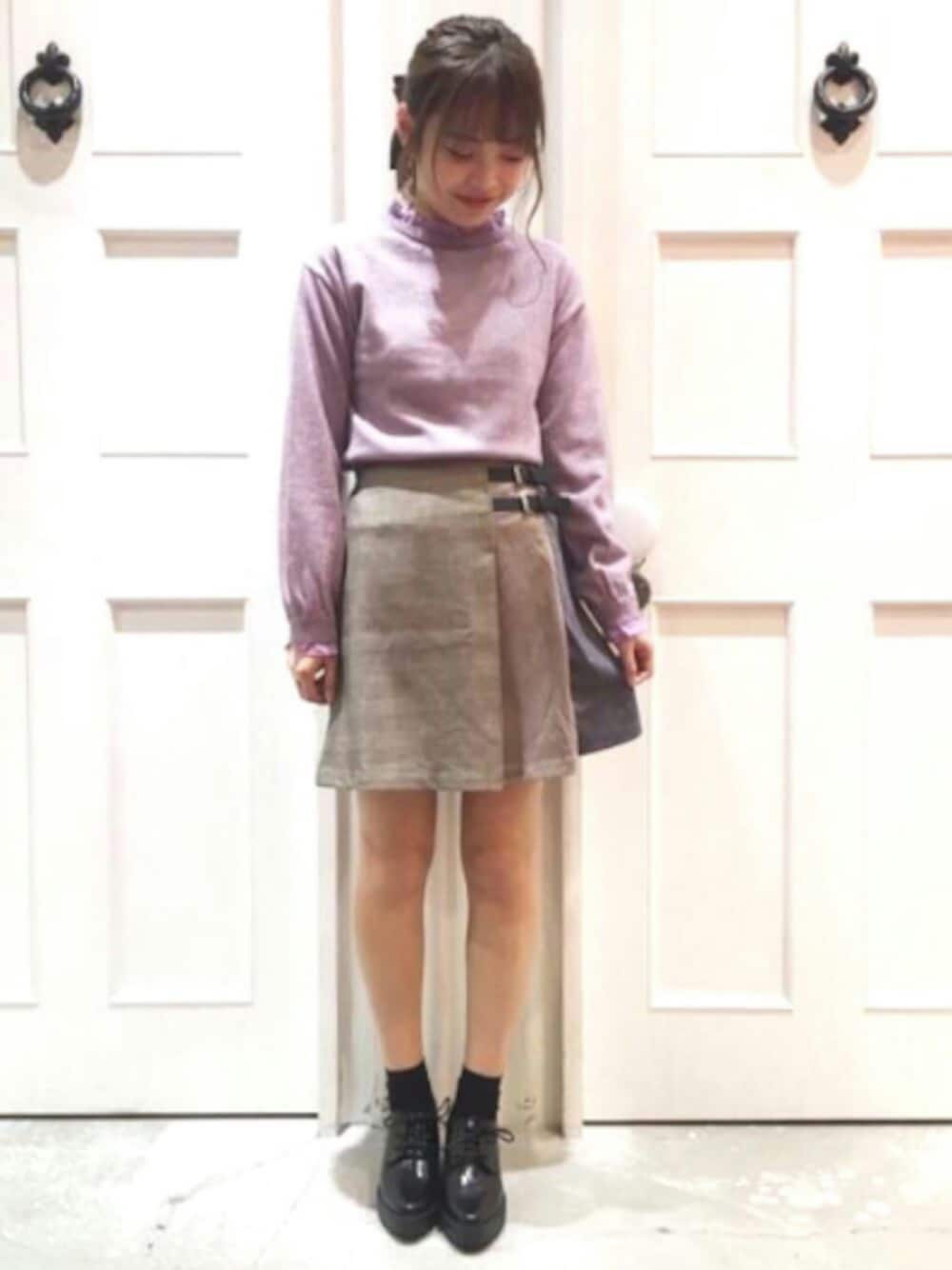 「冬コーデ、ガーリー、ニット、ラメ、シンプル、タイトスカート、スエード、レースアップシューズ、ootd、archives」｜「archivesのフリルラメニットプルオーバー（ニット/セーター、パープル系）」を使った、archivesさん（レディース・154cm）の秋コーディネートの1枚目の写真