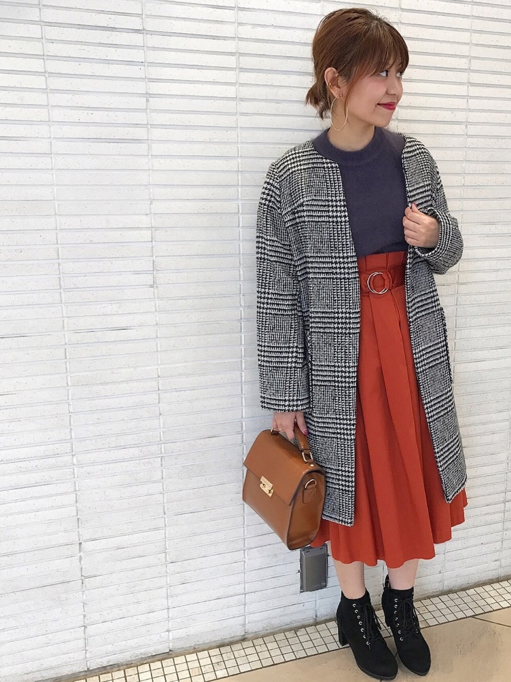 「おしゃれさんと繋がりたい、オトナ女子、ロングコート、冬コーデ、グレンチェック、ノーカラーコート、スカート、キレイめ、ショートブーツ、archives」｜「archivesのアンゴラ混ニットトップス（ニット/セーター、パープル系）」を使った、archivesさん（レディース・157cm）の冬コーディネートの1枚目の写真