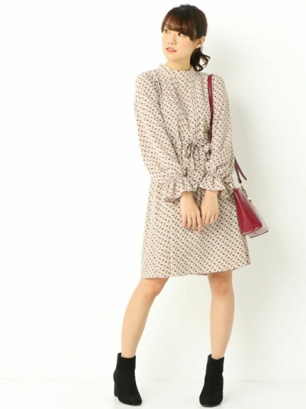 「大人カジュアル、オトナ女子、キレイめ、おしゃれさんと繋がりたい、ショルダーバッグ、ホワイト、ワンピース、ショートブーツ、アルシーヴ(archives)、archives」｜「☁︎Instagram☁︎のアイテム（その他、その他）」を使った、archivesさん（レディース・158cm）の冬コーディネートの1枚目の写真