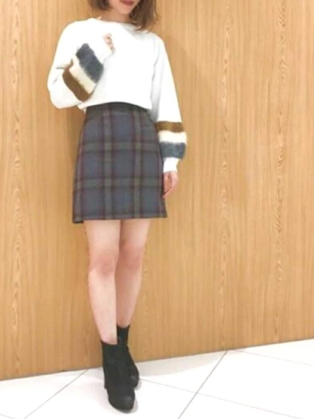 「大人カジュアル、ootd、チェックスカート、きれいめカジュアル、冬、グレー、シャギーニット、ショートブーツ、アルシーヴ(archives)、archives」｜「☁︎Instagram☁︎のアイテム（その他、その他）」を使った、archivesさん（レディース・158cm）の冬コーディネートの1枚目の写真