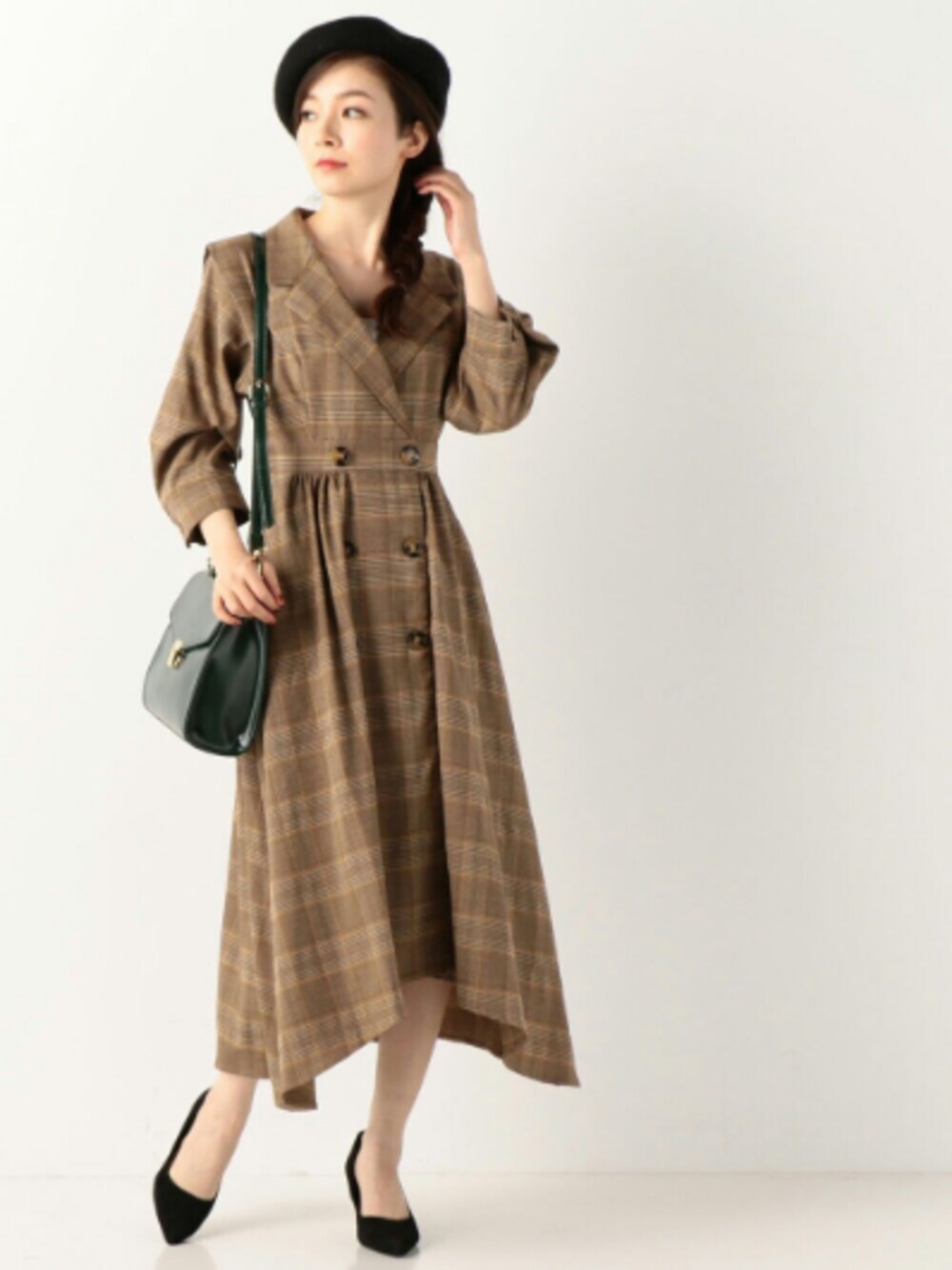 「チェック、ワンピース、秋のコーデ、レトロ、ベレー帽、ショルダーバッグ、パンプス、オトナ女子、ootd、archives」｜「archivesのプレーン合皮パイピングベレー（ハンチング/ベレー帽、ブラック系）」を使った、archivesさん（レディース・163cm）の秋コーディネートの1枚目の写真