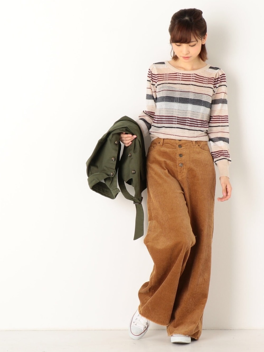 「大人カジュアル、シンプル、ootd、ボーダー、ニット、コーデュロイ、スニーカー、アルシーヴ(archives)、archives」｜「archivesのシアーチェックバイカラー2WAYニット（ニット/セーター、ベージュ系）」を使った、archivesさん（レディース・158cm）の秋コーディネートの1枚目の写真