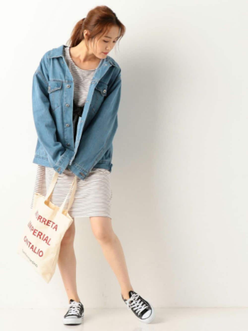 「ボーダー、ワンピース、ビスチェ、Gジャン、ビッグシルエット、カジュアル、秋のコーデ、スニーカー、ootd、archives」｜「archivesのリボンキャミ×ボーダーミニ裏毛OPセット（ワンピース、ホワイト系）」を使った、archivesさん（レディース・163cm）の秋コーディネートの1枚目の写真