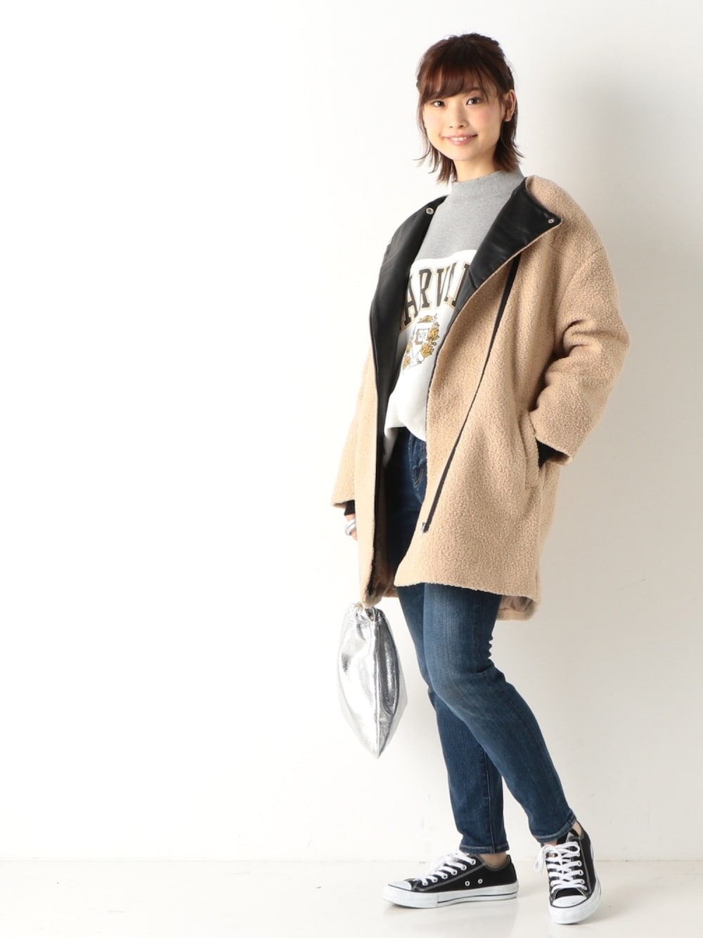 「アウター、ボア、メンズライク、スウェット、秋コーデ、秋冬、デニムパンツ、シンプルコーデ、コンバース」｜「🔸instagram🔸のアイテム（その他、その他）」を使った、archivesさん（レディース・158cm）の秋コーディネートの1枚目の写真