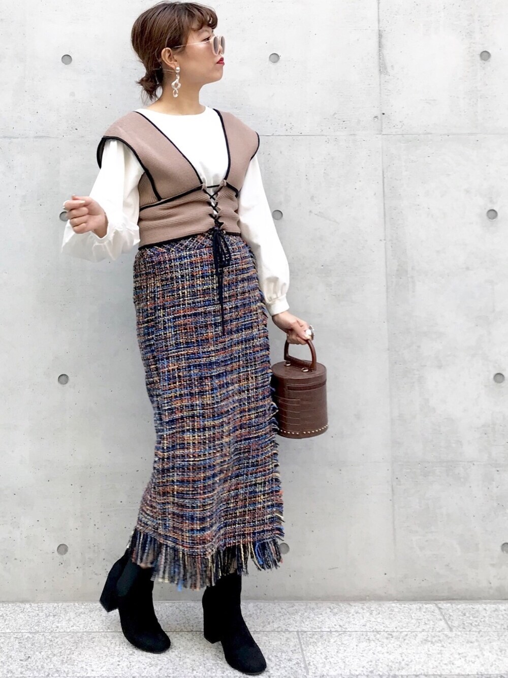 「休日スタイル、カジュアルコーデ、ootd、ビスチェ、ツイード、ロングスカート、アルシーヴ(archives)、archives」｜「archivesの配色ビスチェ×インナーSET（ニット/セーター、ブラウン系）」を使った、archivesさん（レディース・158cm）の冬コーディネートの1枚目の写真