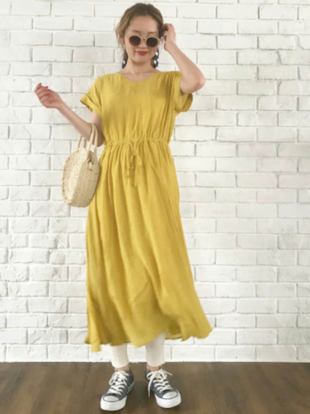 「ワンピース、マキシ丈ワンピース、イエロー、大人カジュアル、夏コーデ、ootd、スニーカー、パンツスタイル、サングラス、archives」｜「archives e'piceの【限定item!!】ウエストシャーリングスラブワンピース（ワンピース、イエロー系）」を使った、archivesさん（レディース・158cm）の夏コーディネートの1枚目の写真