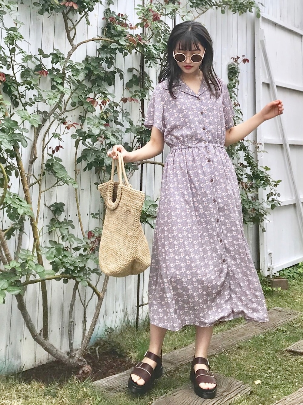 「夏、カジュアル、プチプラ、ワンピース、花柄、サンダル、シャツワンピ、アルシーヴ(archives)、archives」｜「archives e'piceの【限定item!!】花柄オープンカラーワンピース（ワンピース、ブルー系）」を使った、archivesさん（レディース・158cm）の夏コーディネートの1枚目の写真