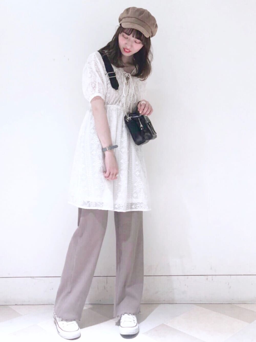 「夏、レイヤードスタイル、パンツスタイル、シンプルコーデ、ワンピース、カットパンツ、ootd、archives、アルシーヴ(archives)」｜「archivesのスエード調マリンキャス（キャスケット、ベージュ系）」を使った、archivesさん（レディース・158cm）の夏コーディネートの1枚目の写真