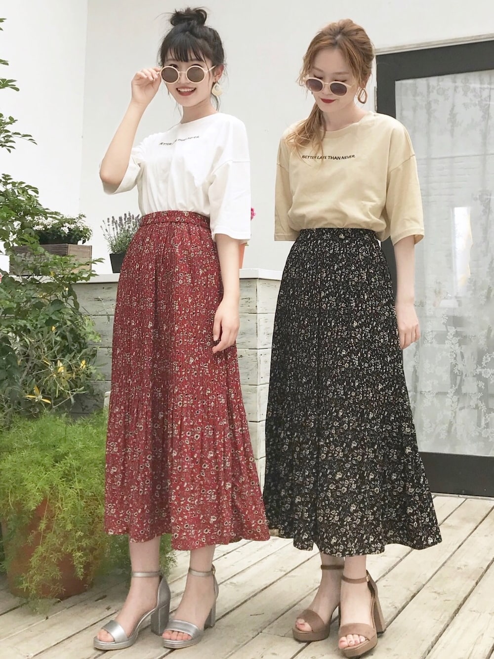「夏、カジュアルコーデ、シンプル、おしゃれさんと繋がりたい、Tシャツ、花柄スカート、サンダル、archives、アルシーヴ(archives)」｜「archives e'piceの【限定item!!】ロゴ刺繍ビッグTシャツ（Tシャツ/カットソー、ベージュ系）」を使った、archivesさん（レディース・158cm）の夏コーディネートの1枚目の写真