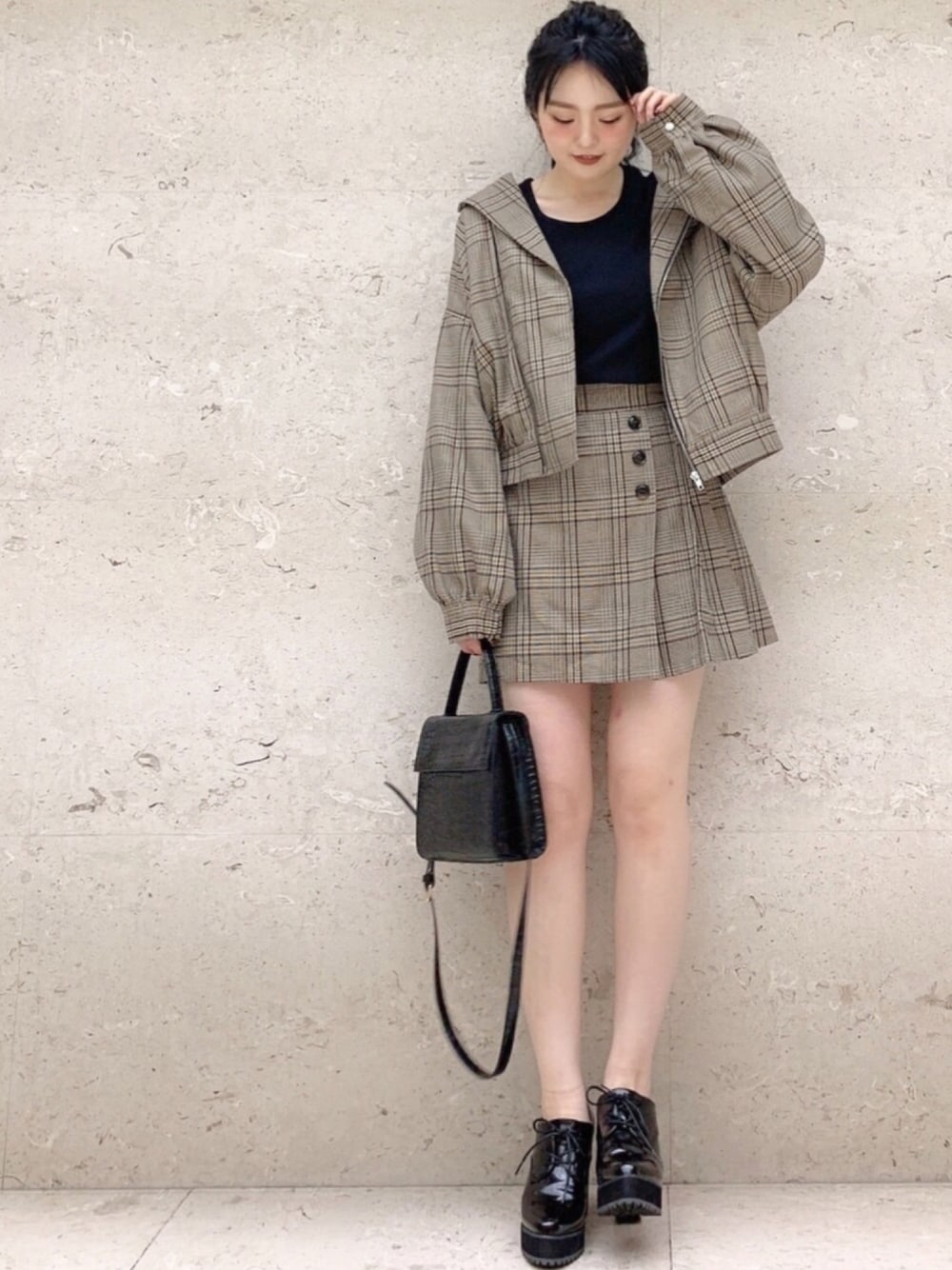 「ootd、秋のコーデ、シンプルコーデ、ブラウン、セットアップ、チェック、おしゃれさんと繋がりたい、アルシーヴ(archives)、archives」｜「archivesの【SETUPにも】先染めチェックBigライダース（ライダースジャケット、ベージュ系）」を使った、archivesさん（レディース・158cm）の夏コーディネートの1枚目の写真