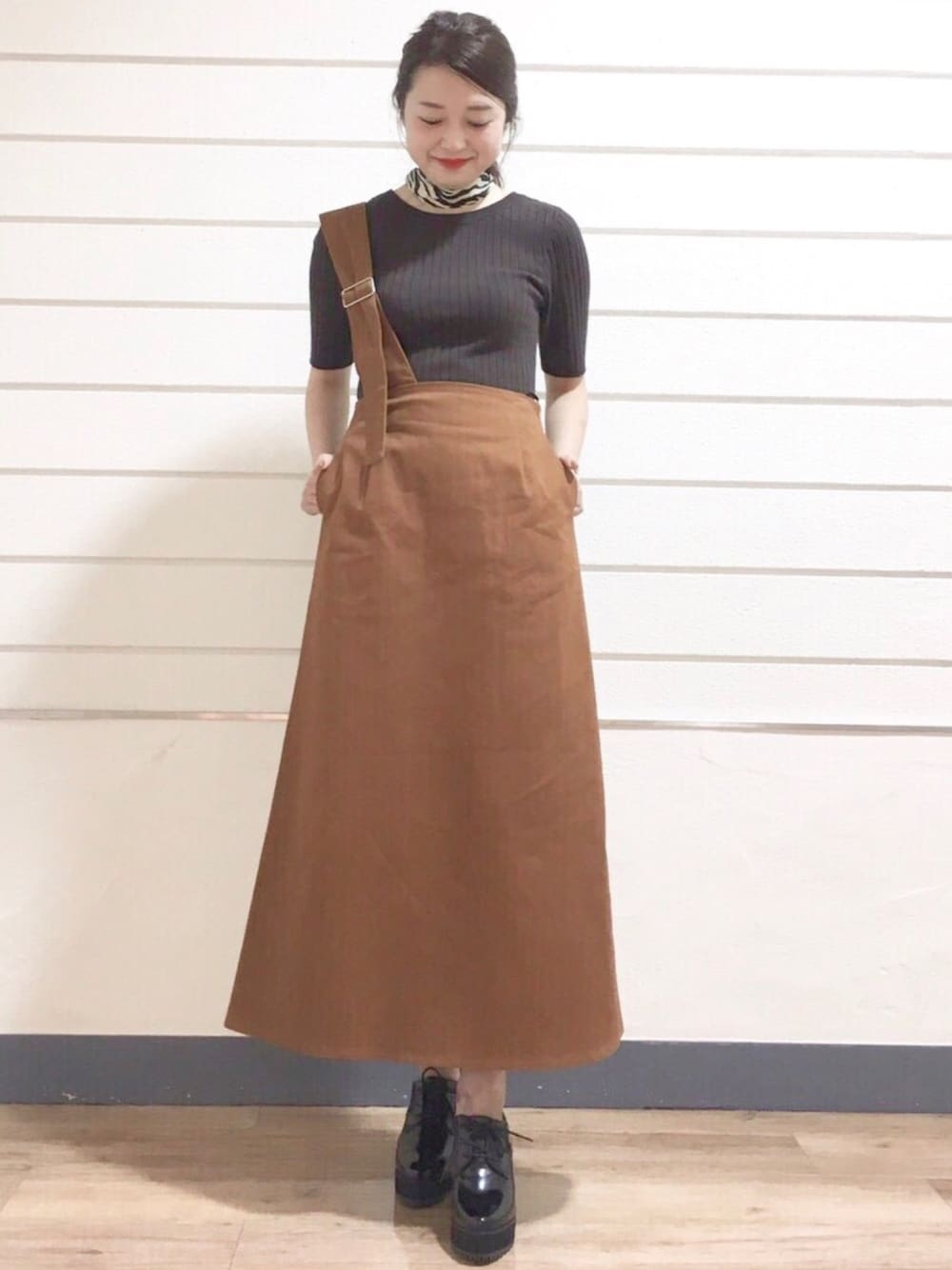 「秋のカフェオレコーデ、オトナカジュアル、秋、今日のコーデ、大人コーデ、ブラウン、スカート、チノスカート、アルシーヴ(archives)、archives」｜「archivesのBACKベルトプルオーバー（ニット/セーター、ブラウン系）」を使った、archivesさん（レディース・158cm）の秋コーディネートの1枚目の写真