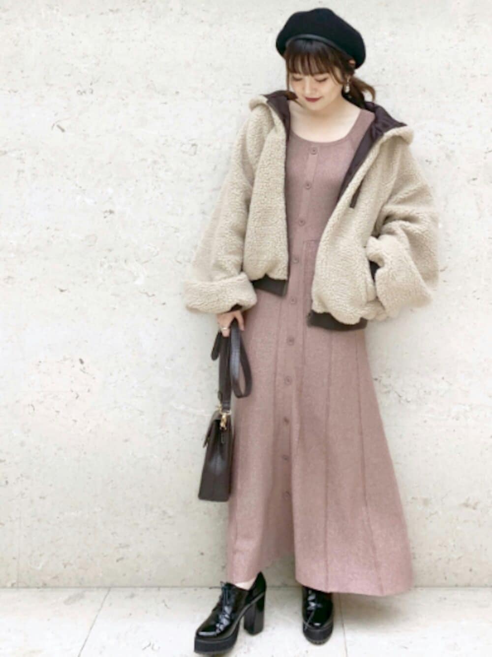 「アウター、ボア、リバーシブル、もこもこ、ワンピース、ラメ、ootd、ピンク、フェミニン、archives」｜「archivesのラメ二重臼ワンピース（ワンピース、ピンク系）」を使った、archivesさん（レディース・158cm）の秋コーディネートの1枚目の写真