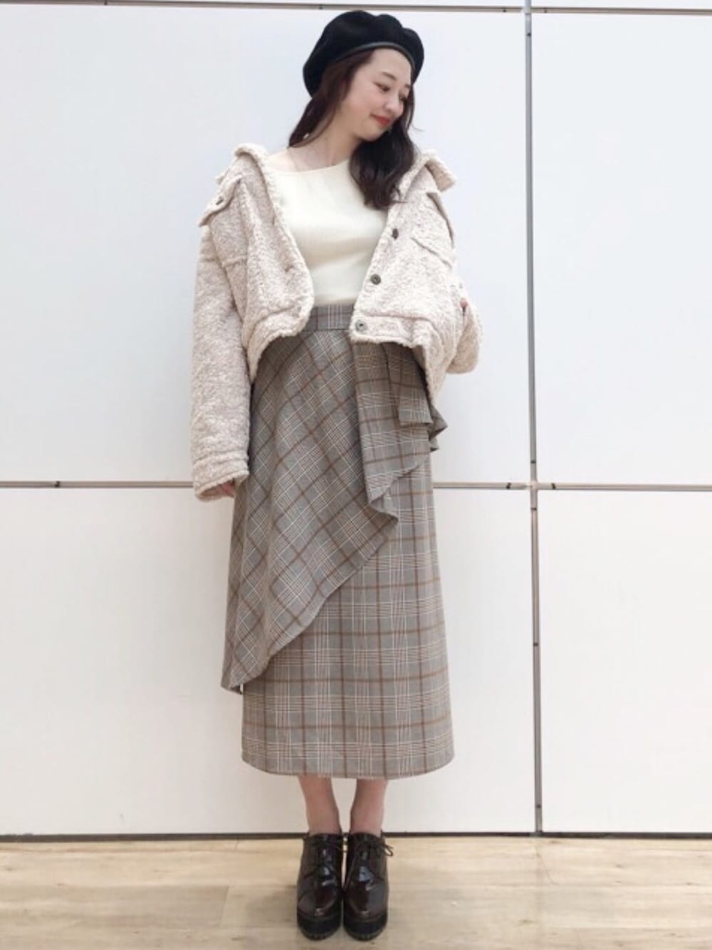 「秋コーデ、今日のコーデ、スカート、チェック、大人カジュアル、チェックスカート、ootd、アルシーヴ(archives)、archives」｜「archivesのボア中綿キルトGジャン（その他アウター、ホワイト系）」を使った、archivesさん（レディース・158cm）の秋コーディネートの1枚目の写真