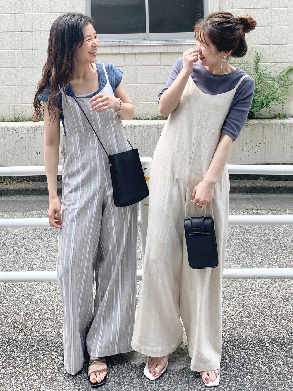 「ご近所コーデ、低身長、ロンパース、サロペット、麻、夏コーデ、シミラールック、低身長コーデ、休日スタイル、ラフ」｜「archivesの強撚レーヨン前開きキャミニットTOPS（ニット/セーター、ブルー系）」を使った、archivesさん（レディース・150cm）の春コーディネートの1枚目の写真