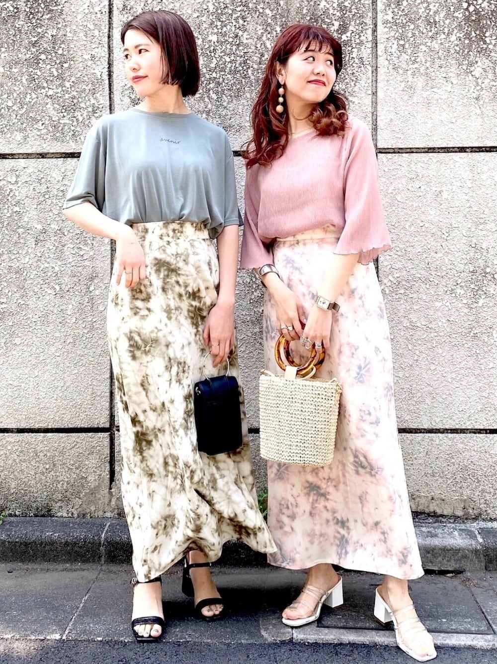「カジュアルコーデ、シンプルコーデ、夏、大人カジュアル、Tシャツ、サンダル、ロゴT、outfit、タイダイ柄、スタッフセンバツ」｜「archivesのタイダイセミフレアスカート（スカート、ピンク系）」を使った、archivesさん（レディース・158cm）の春コーディネートの1枚目の写真