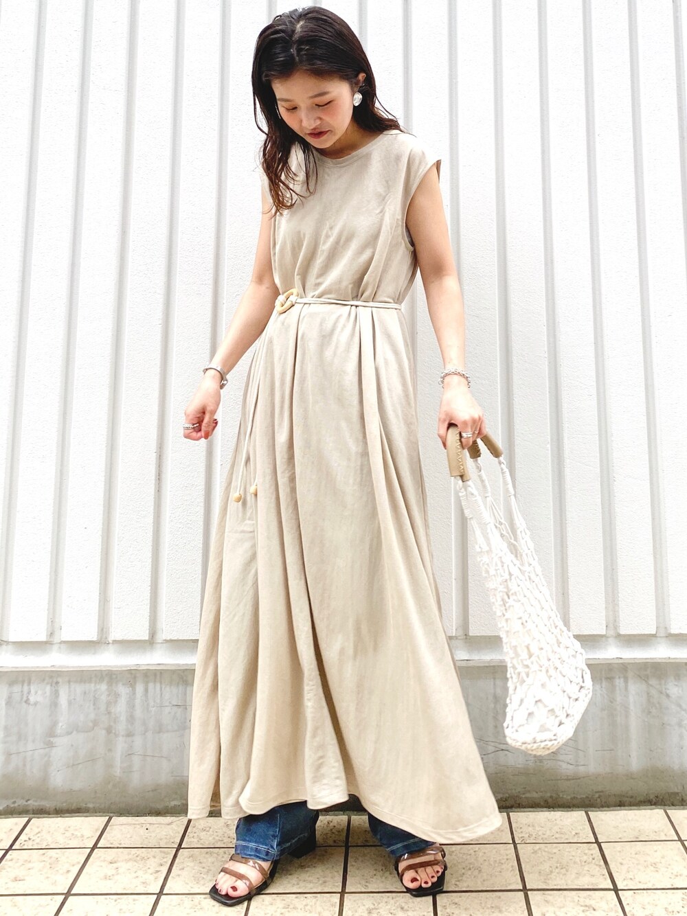 「夏コーデ、シンプルコーデ、おしゃれさんと繋がりたい、オトナカジュアル、サンダル、低身長コーデ、ootd、ロングワンピース、ワンピーススタイル、クリアサンダル」｜「archivesのウォッシャブルレーヨンベルト付ワンピース（ワンピース、ベージュ系）」を使った、archivesさん（レディース・151cm）の夏コーディネートの1枚目の写真