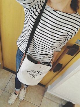 「CONVERSE（コンバース）のアイテム（スニーカー、ホワイト系）」を使った、yUkArIさん（レディース・165cm）の秋コーディネート