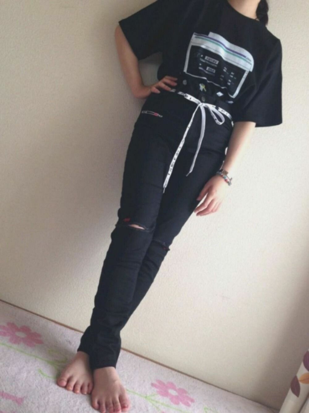 「TKCH、全身黒」｜「TKCH×GYFTのアイテム（Tシャツ/カットソー、ブラック系）」を使った、まる。さん（レディース・156cm）の夏コーディネートの1枚目の写真