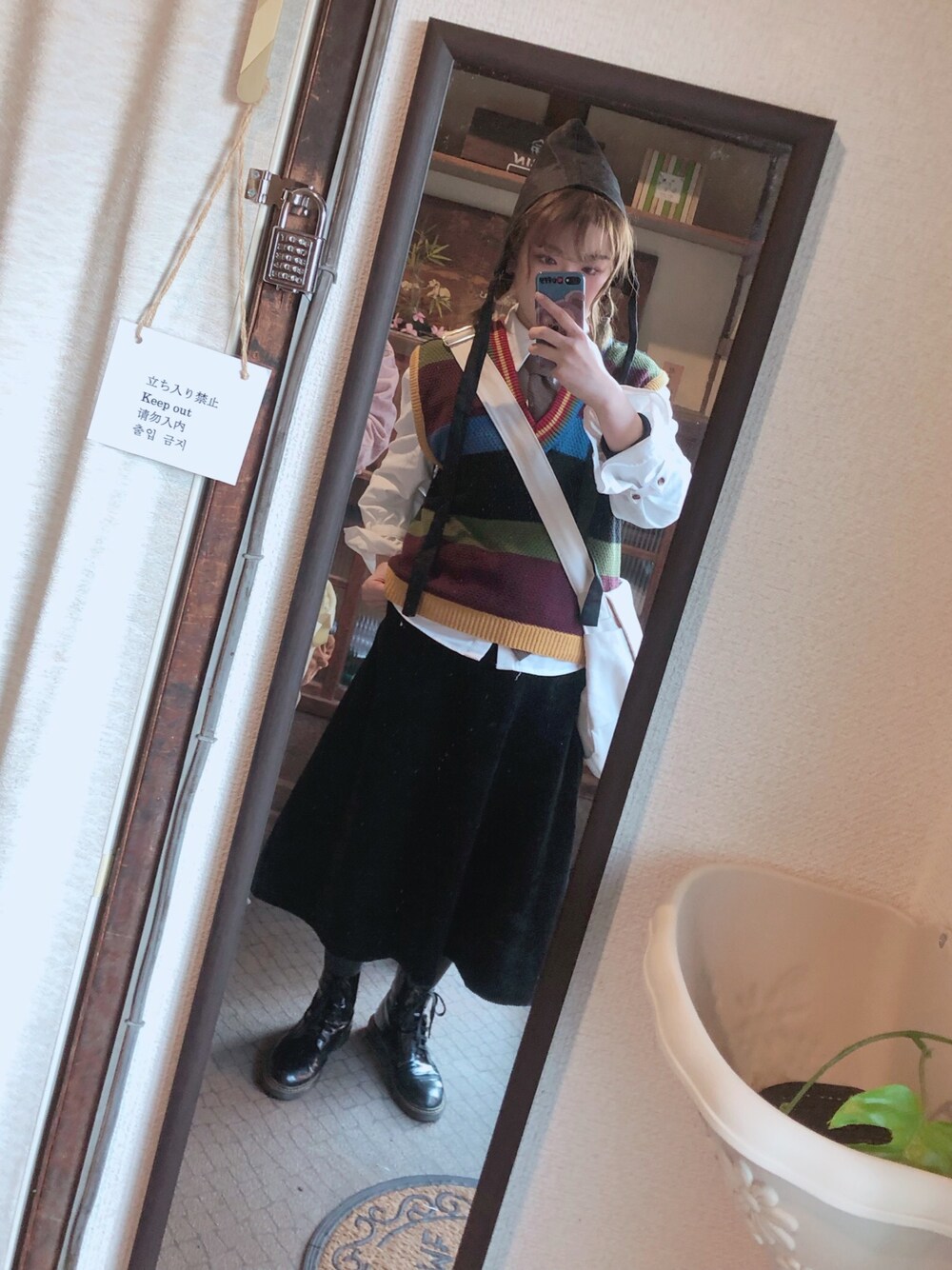 「大阪旅行」｜「蛋挞のアイテム（スカート、ブラック系）」を使った、Bewinnnさん（レディース・165cm）の秋コーディネートの1枚目の写真