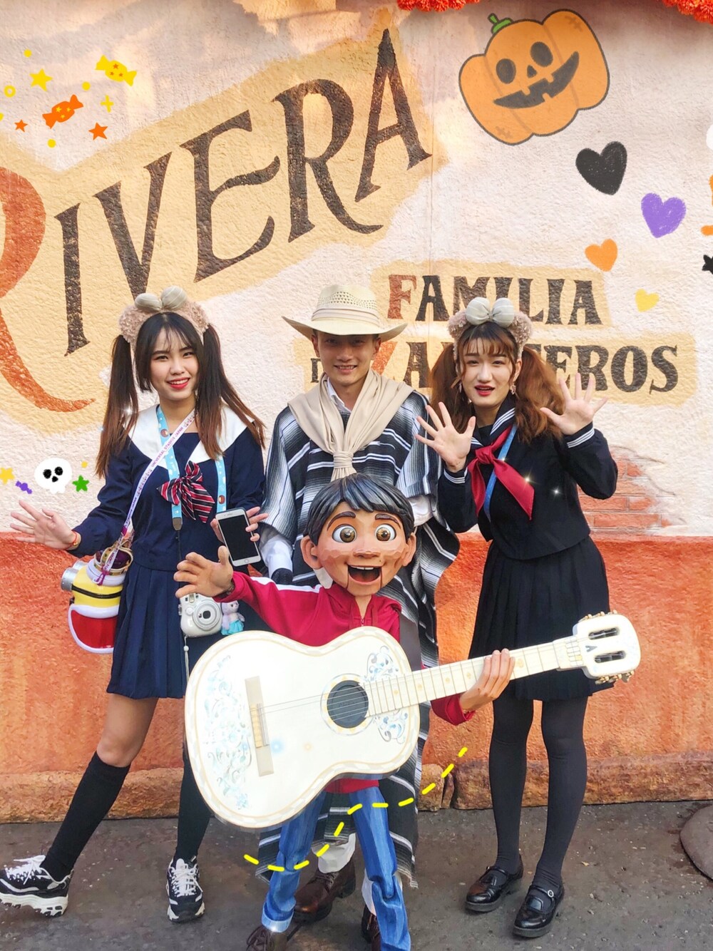 「wearhalloween2019、Disneyland」｜「CHARLES & KEITHのアイテム（シューズ、ブラック系）」を使った、Bewinnnさん（レディース・165cm）の秋コーディネートの1枚目の写真