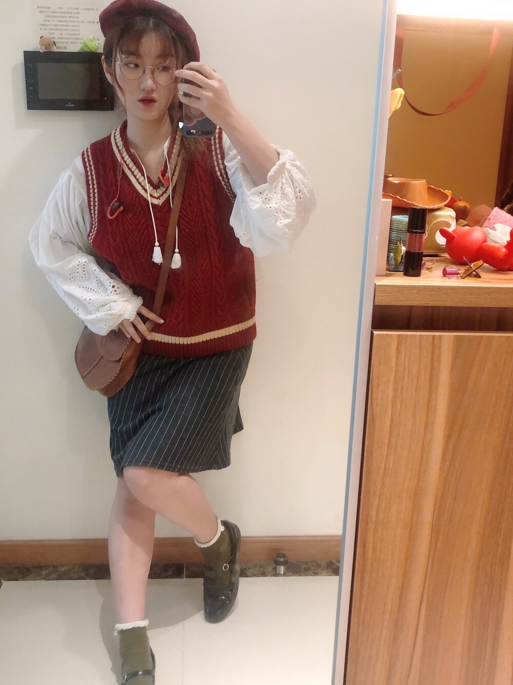 「MOUSSYのアイテム（シャツ/ブラウス、ホワイト系）」を使った、Bewinnnさん（レディース・165cm）の秋コーディネートの1枚目の写真