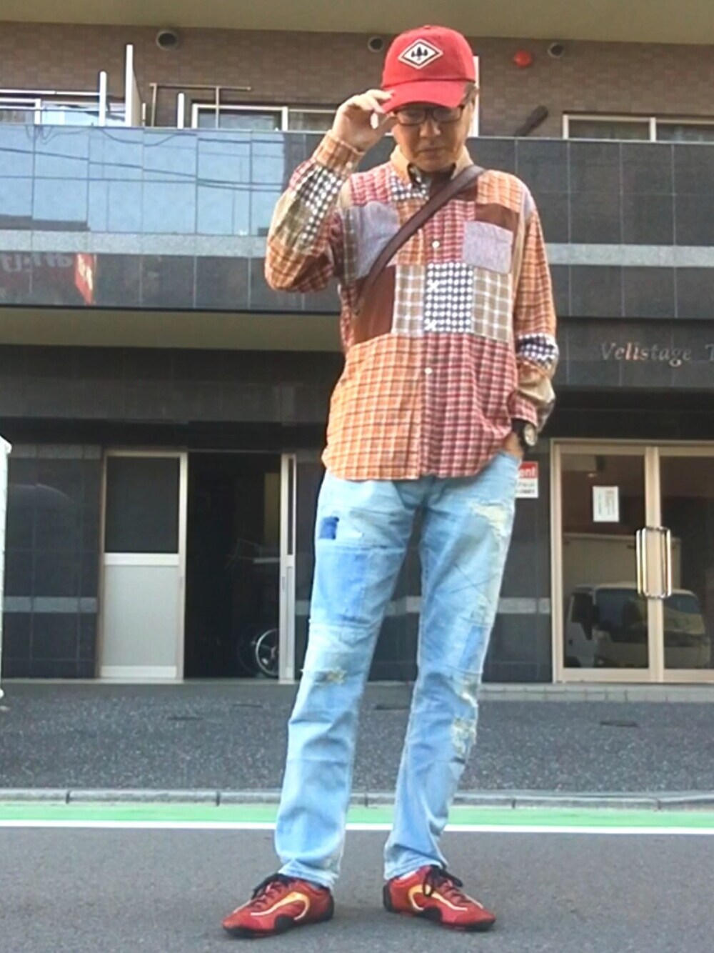 「パッチワーク、シャツスタイル、チェックシャツ、秋のコーデ、休日スタイル、ラフ、古着MIX、古着、デニムパンツ、スニーカー」｜「VINTAGEのアイテム（シャツ/ブラウス、その他）」を使った、HiRo🇺🇸さん（メンズ・178cm）の秋コーディネートの1枚目の写真
