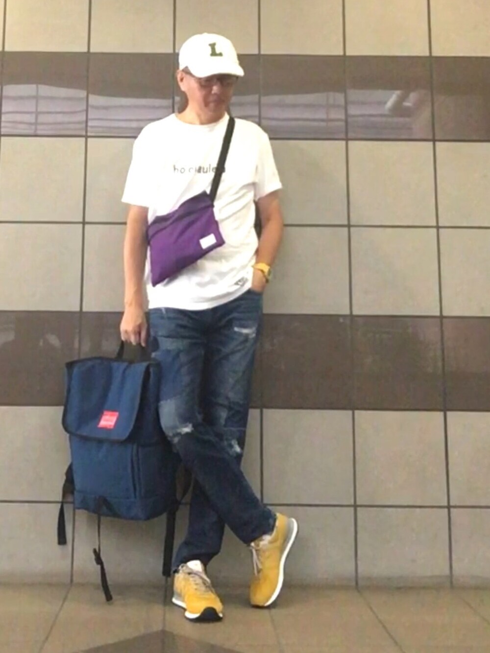 「夏、シンプル、Tシャツ、パッチワーク、キャップ、スニーカー、ニューバランス、サコッシュ、リュック、イエロー」｜「URBAN RESEARCH DOORSのmelelana半袖Tシャツ MENS（Tシャツ/カットソー、ホワイト系）」を使った、HiRo🇺🇸さん（メンズ・178cm）の夏コーディネートの1枚目の写真
