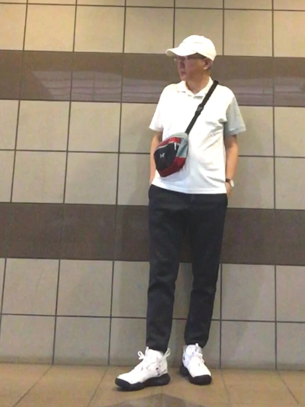 「キャップ、ポロシャツ、エンジニアードガーメンツ、グラミチ、スニーカー、ジョーダン、夏コーデ」｜「UNIQLOのドライカノコカラーブロックポロシャツ（半袖）（ポロシャツ、ホワイト系）」を使った、HiRo🇺🇸さん（メンズ・178cm）の夏コーディネートの1枚目の写真