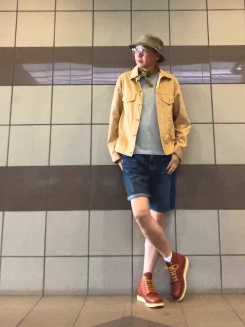 「ハーフパンツ、デニムショートパンツ、ワークブーツ、レッドウィング、バンダナ、バケットハット、ジャケット、おしゃれさんと繋がりたい、大人カジュアル」｜「BEAUTY&YOUTH UNITED ARROWSのアイテム（デニムジャケット、ベージュ系）」を使った、HiRo🇺🇸さん（メンズ・178cm）の秋コーディネートの1枚目の写真