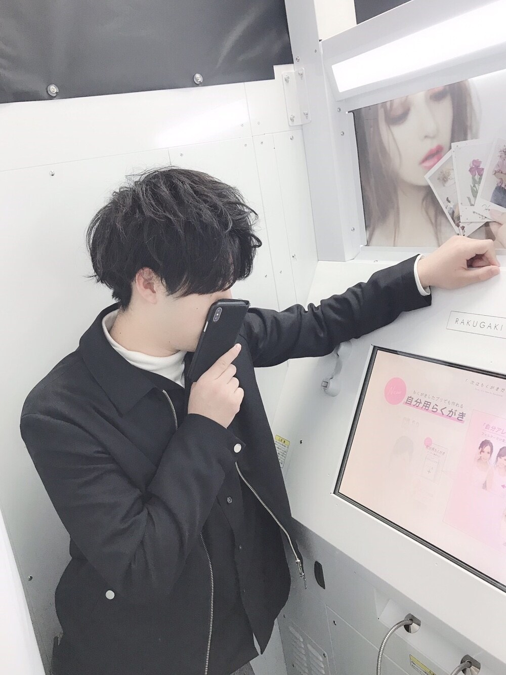 「お洒落さんとつながりたい、冬のコーデ、きれいめカジュアル、大人カジュアル、黒、冬コーデ、ブラックコーデ、チェックパンツ、STUDIOUS、RAGEBLUE」｜「RAGEBLUEのTRオープンカラーシャツ/776641（シャツ/ブラウス、ブラック系）」を使った、たけさん（メンズ・173cm）の冬コーディネートの1枚目の写真
