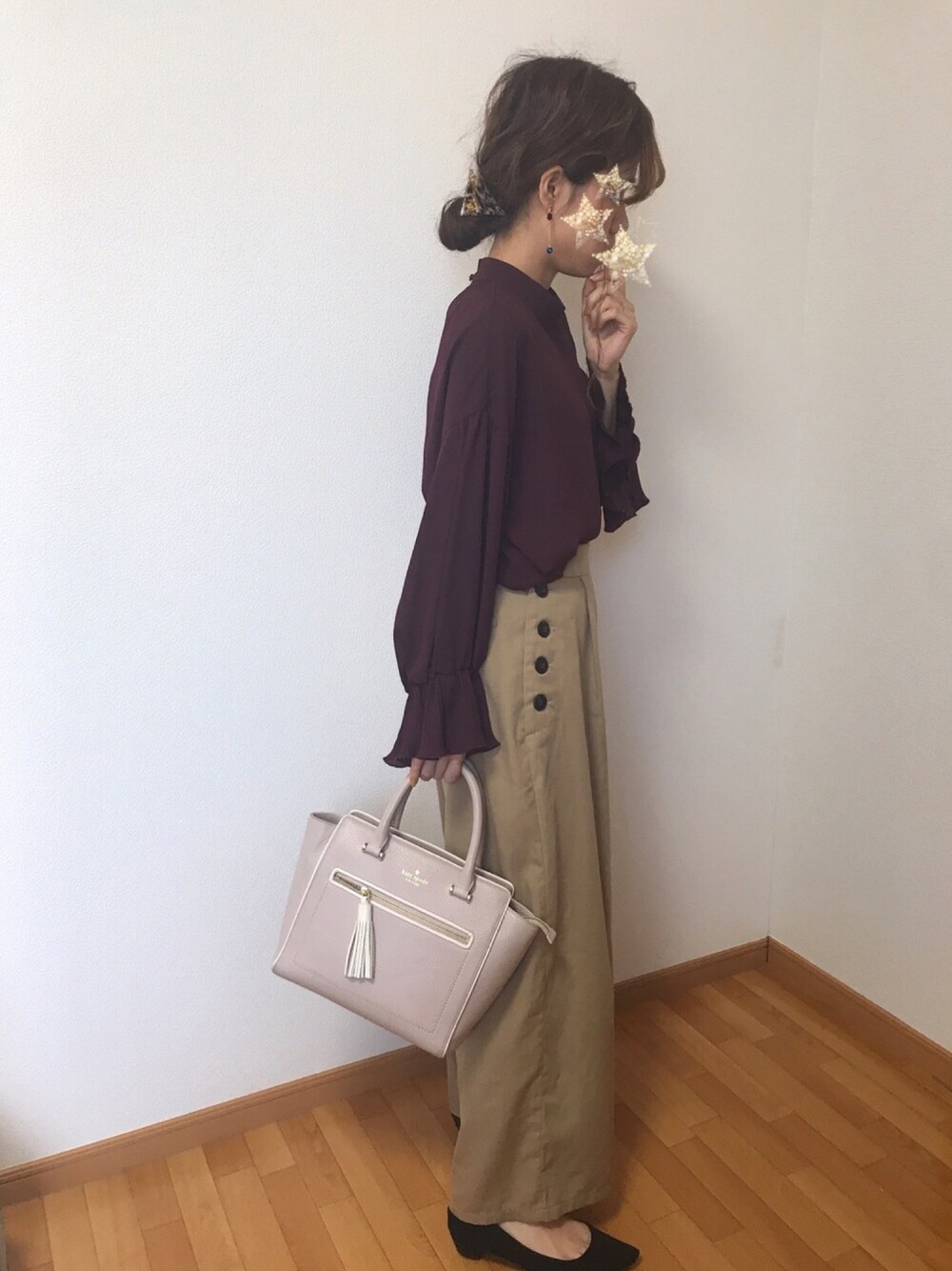 「ボルドーコーデ、Green Parks」｜「Green　Parksのアイテム（シャツ/ブラウス、レッド系）」を使った、さなさん（レディース・156cm）の秋コーディネートの1枚目の写真