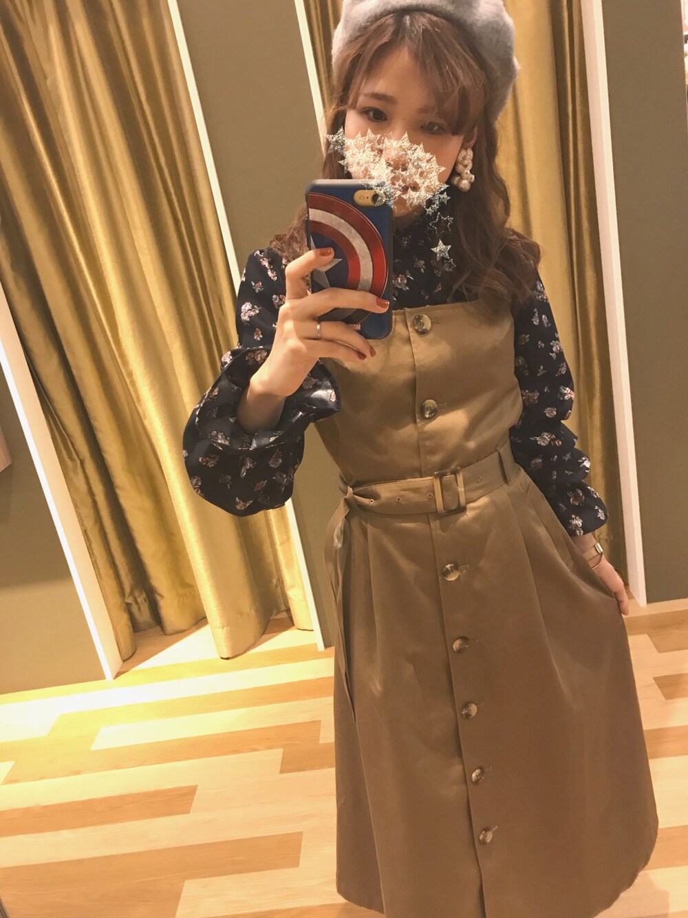 「ジャンパースカート、greenparks、ベレー」｜「Green　Parksの・カラージャンパースカート（ワンピース、イエロー系）」を使った、さなさん（レディース・156cm）の秋コーディネートの1枚目の写真