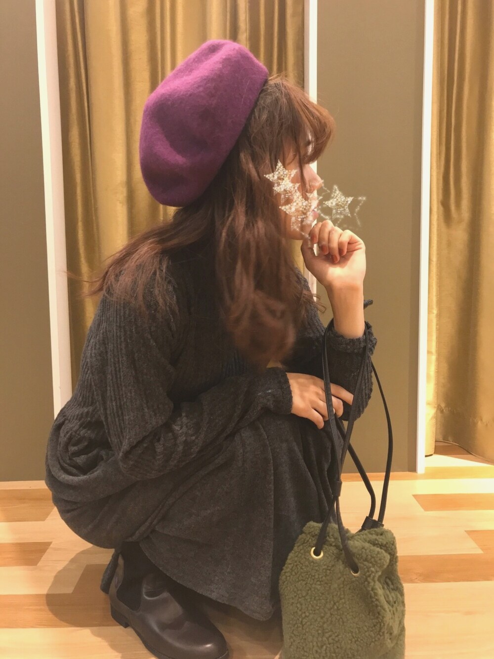 「greenparks、Green Parks、秋冬コーデ、おしゃれさんと繋がりたい、プチプラ、ベレー帽」｜「Green　Parksの・ハイネックギャザーワンピース（ワンピース、グレー系）」を使った、さなさん（レディース・156cm）の秋コーディネートの1枚目の写真