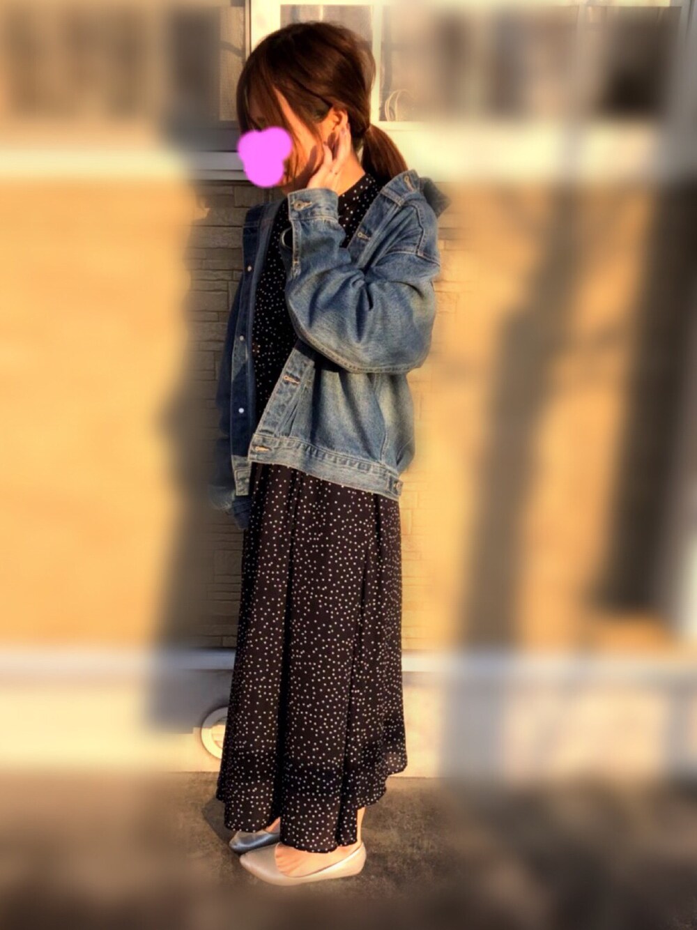 「大人カジュアル、おしゃれさんと繋がりたい、Gジャン、休日コーデ、SEVENDAYS＝SUNDAY、Green Parks、ママコーデ、ドット、ワンピース」｜「Green　Parksのドットワンピ-ス（ワンピース、ブルー系）」を使った、さなさん（レディース・156cm）の春コーディネートの1枚目の写真