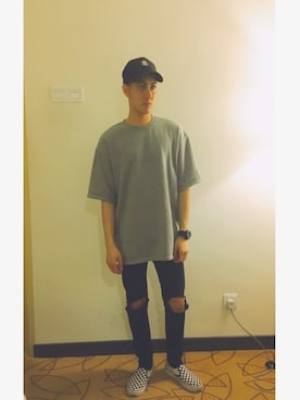 「アイテム（スリッポン、シルバー系）」を使った、Edward Leongさん（メンズ・178cm）の秋コーディネート