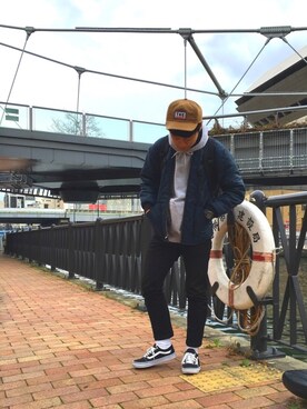 「プルオーバーパーカー」｜「アイテム（ブルゾン）」を使った、山下 英吉さん（メンズ・171cm）の冬コーディネート