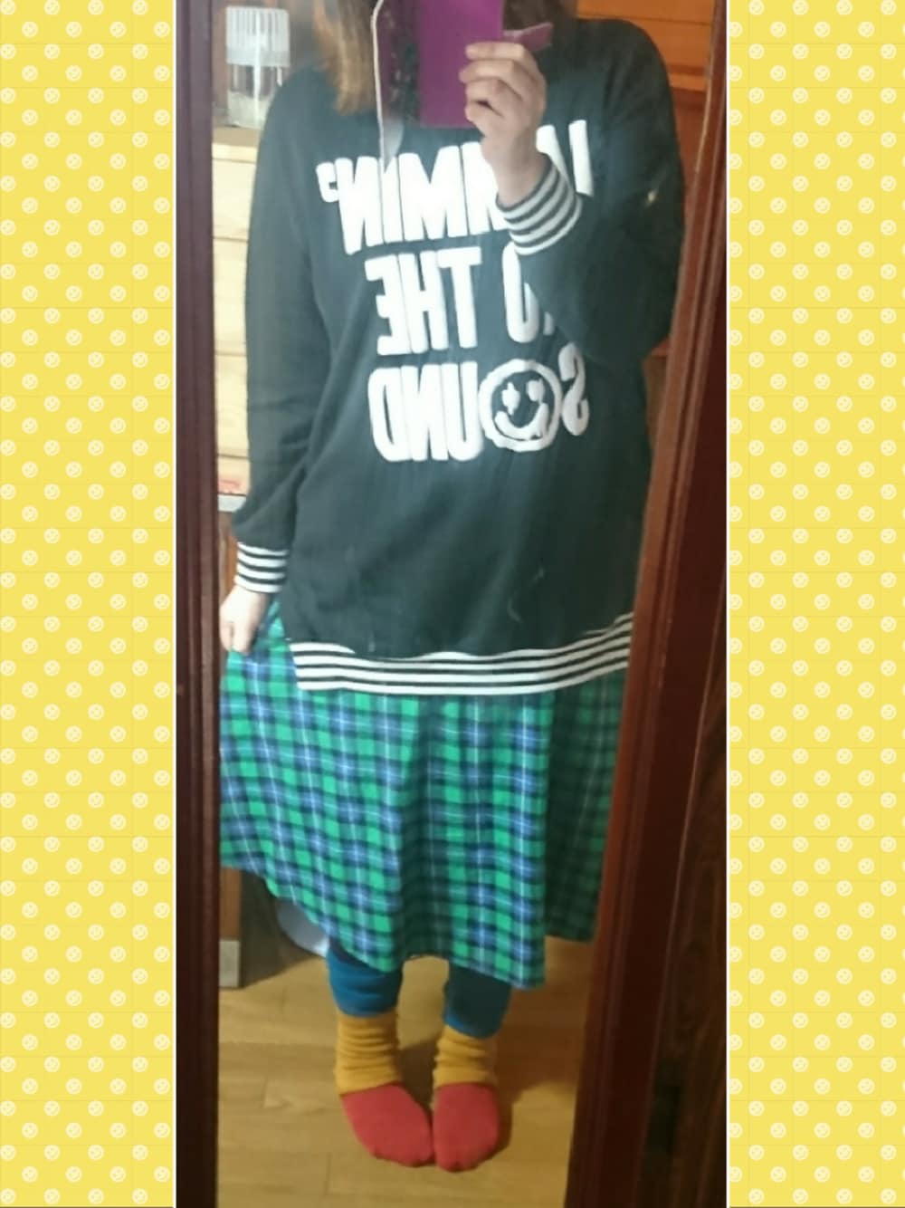 「ゆるっと、レッグウォーマー、普段着」｜「WORLD WIDE LOVE!のアイテム（Tシャツ/カットソー、ブラック系）」を使った、ayoumu(まる)さん（レディース・170cm）の冬コーディネートの1枚目の写真