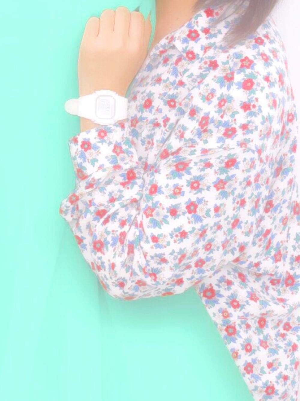 「cafe」｜「BABY-GのベビーG BABY-G / BGD-501UM-7JF / カシオ CASIO（アナログ腕時計、ホワイト系）」を使った、IUさん（レディース・156cm）の春コーディネートの1枚目の写真
