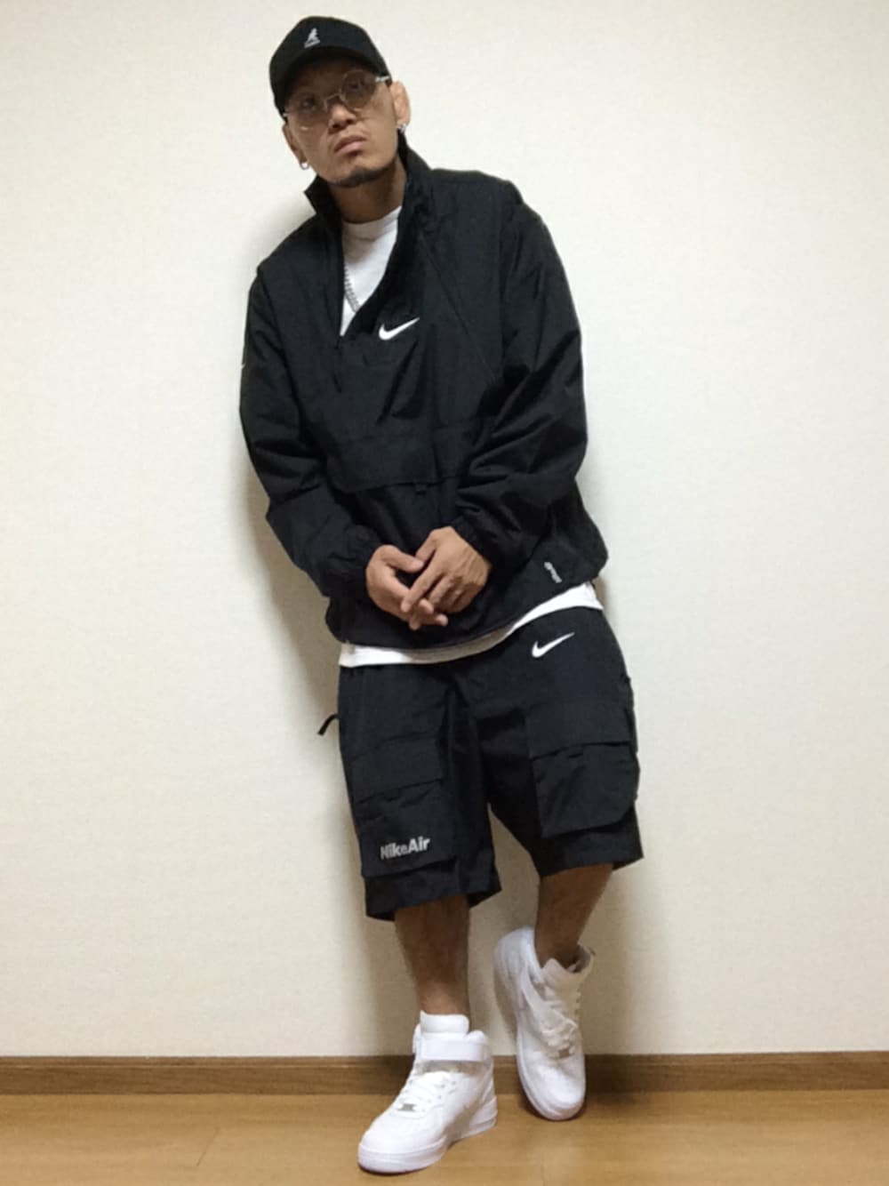 「白スニーカー、NIKE、スニーカー、ストリート、fashion、おしゃれさんと繋がりたい、スニーカーコーデ、ナイロンジャケット、ジャパスニ、keitaman7のコーデ」｜「NIKEのNIKE/ナイキ AIR FORCE 1 MID 07/エアフォース1 ミッド 07(AF1)（スニーカー、ホワイト系）」を使った、keitaman_7さん（メンズ・168cm）の秋コーディネートの1枚目の写真
